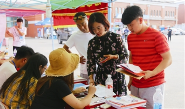 不竞选职务，不参加社团，00后大学生“佛系”上学，都在想啥呢？