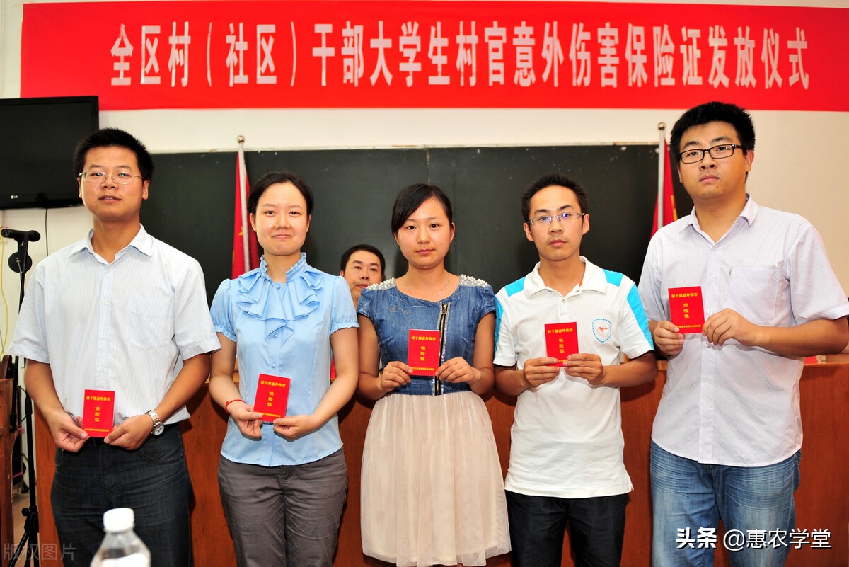 2022村干部到年龄后要退吗？退下来以后有补助吗？每月补多少钱？