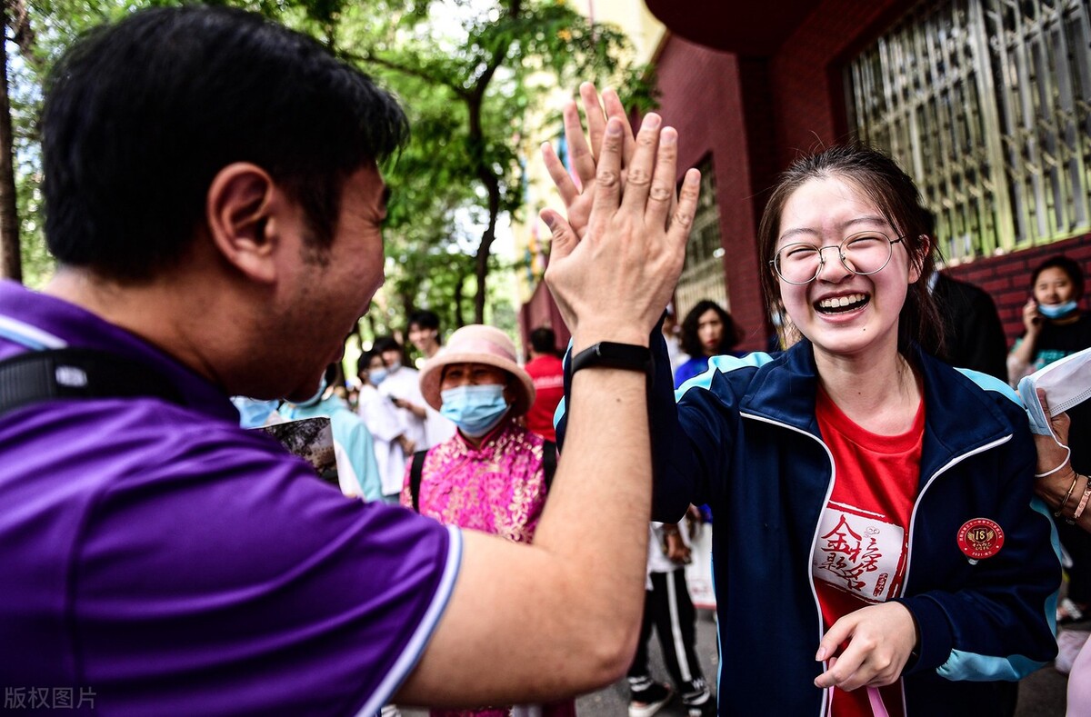 女儿中考没考好，进了普通高中，全校成绩第一，能考上重点本科吗