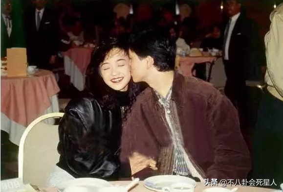 粘贴九首歌曲，皮肤失败，精神障碍，未婚生活，银杏的幸福