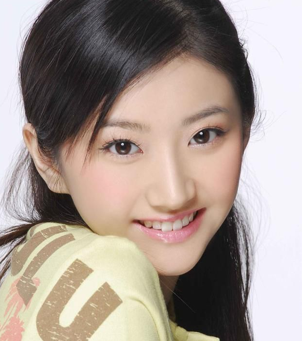 北景甜南奕欢：一个资源拿到手软，一个沉沦网大，今差距一目了然