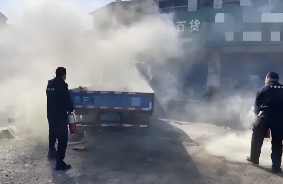 疫情期间聚集为留学生过生日，华东师范大学道歉【三分钟法治新闻全知道】