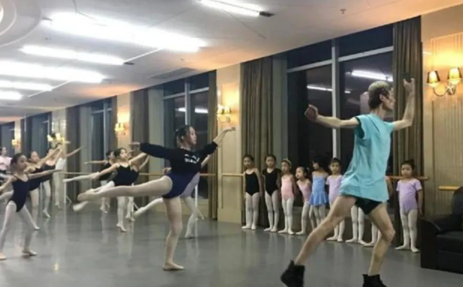 杨丽萍关门弟子郭冷：除了跳舞什么都不会做，年入百万却无人敢嫁