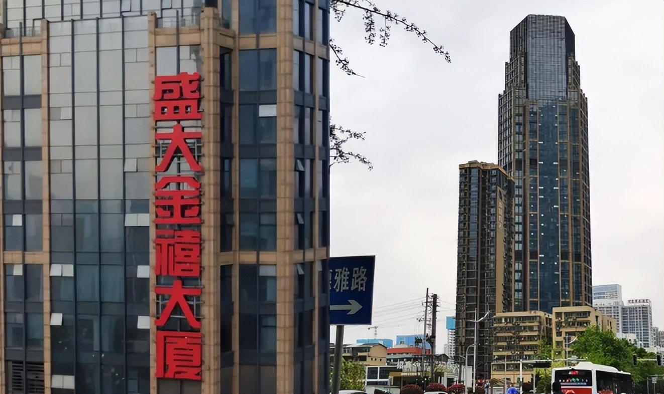 2022年，圈钱196亿！专坑中国人钱包的“亿万富翁”，连夜跑路了