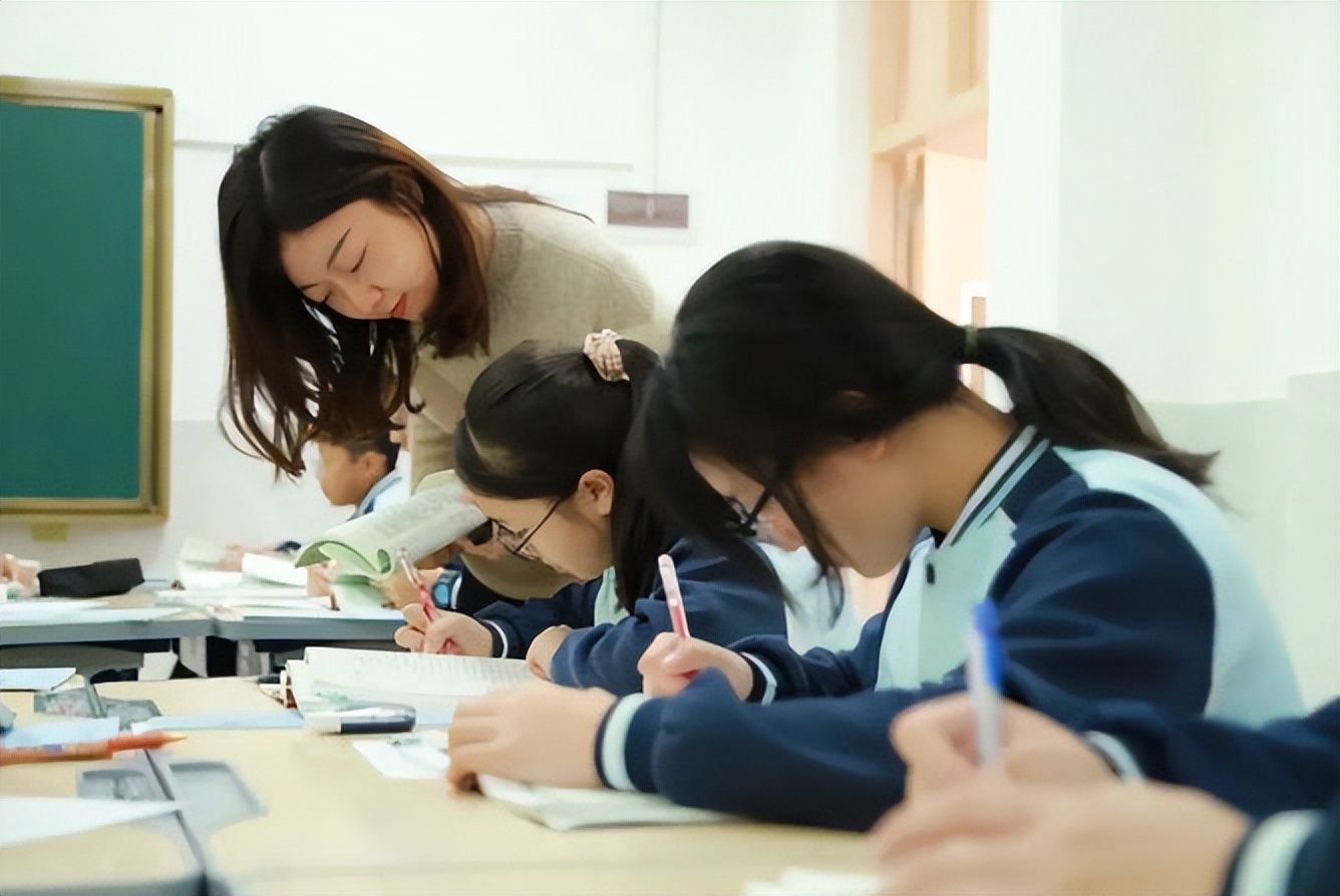 高中生应选“走读”还是“住宿”？选错高考或差50分，理由很现实