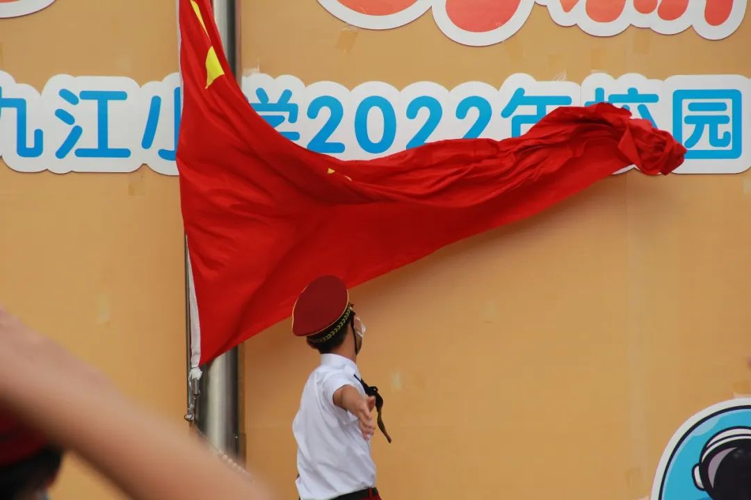 玩转淘宝节 快乐分享季｜成都市双流区九江小学举行第十五升旗仪式