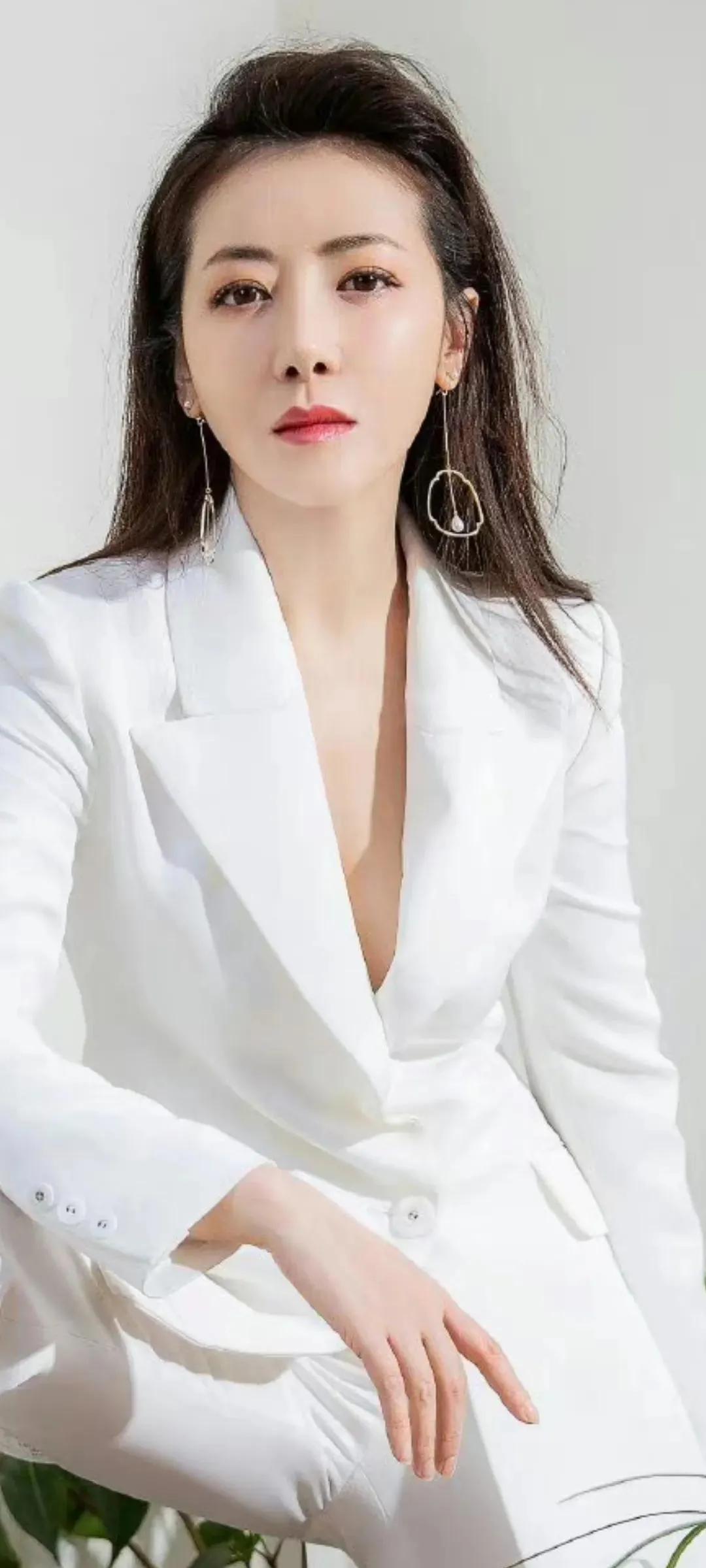 陈紫函：气质独特，优雅大方，温婉美丽