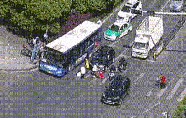 孕妇遇险，“外卖小哥”志警街头火速救援！九江这一幕牵动人心！