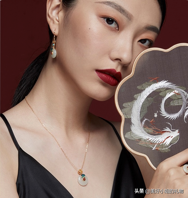 母亲节礼物系列I 细数我私藏的宝藏首饰，千元不到让妈妈闪耀起来