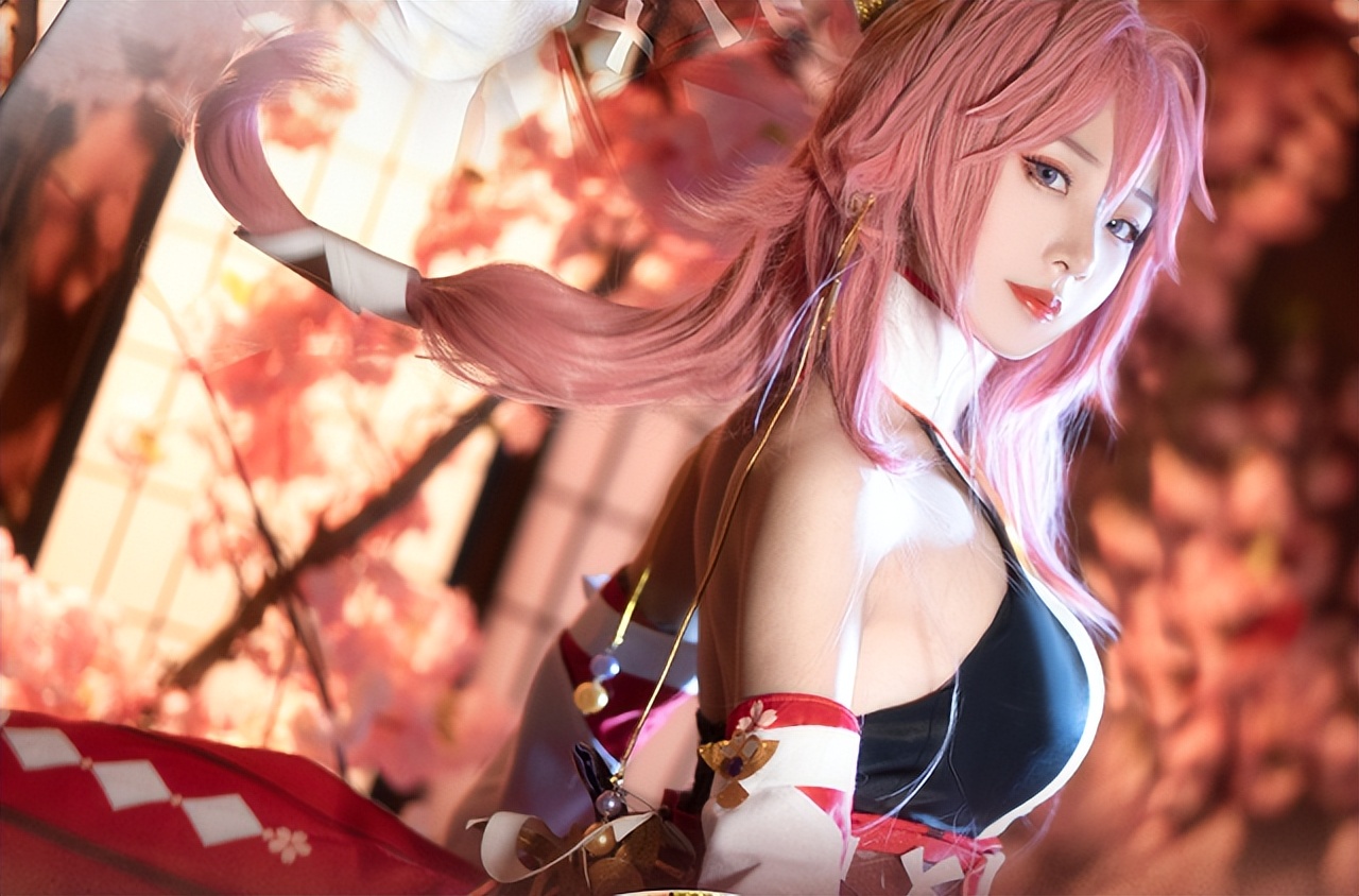 高颜值美女COS游戏《原神》八重神子，网友：爱了！-哪边嗨