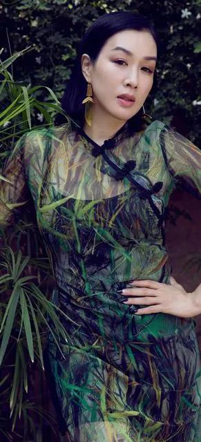 钟丽缇美照一册，欣赏