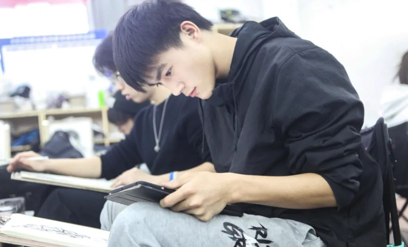 南昌美术培训画室哪家好？南昌白塔岭美术培训强、成绩好