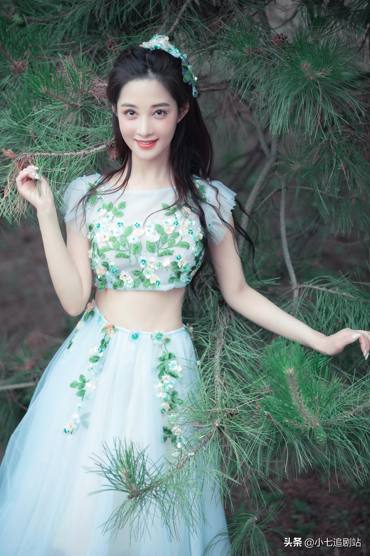 孙嘉璐玩泡泡机太萌啦，甜系少女发射梦幻“泡弹”