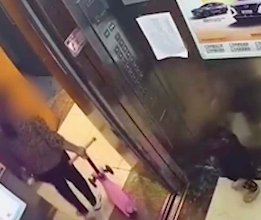 2岁女童被保姆忘在电梯后从8楼坠亡，女童父亲：她才来7天就把我孩子搞没了