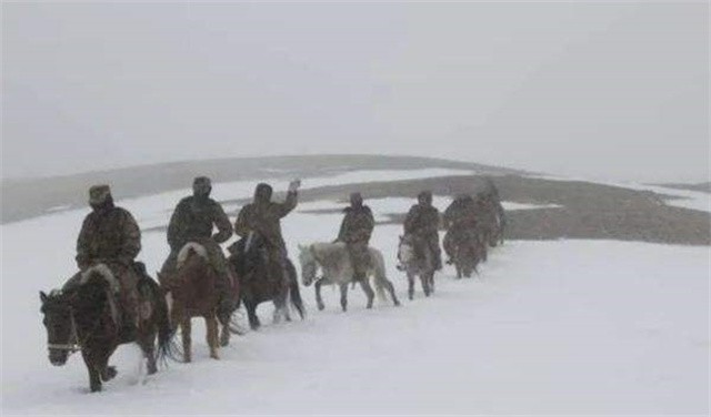 英雄团长祁发宝近况：头颅模型有明显缺损，额角伤疤明显令人痛惜