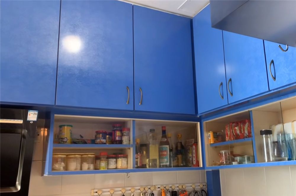 夫妻俩香港“郊区”39㎡小家：房子老旧却收拾得很整洁，乱中有序