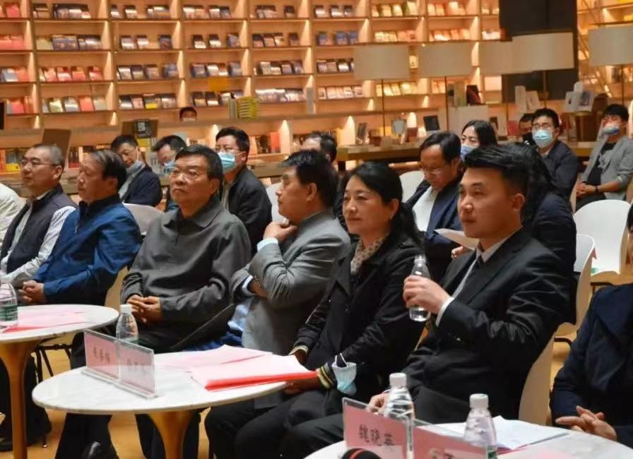 ��С�쳤ƪС˵����Ӱ�ڽ��¡�������̸���ڰ�����Ǿٰ�