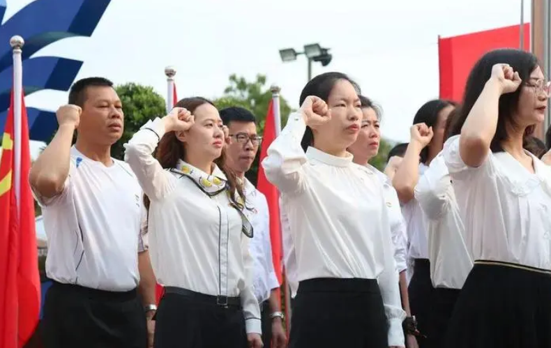 “武大”辅导员事件有后续了，官网公布白翔宇处分，网友：罚轻了