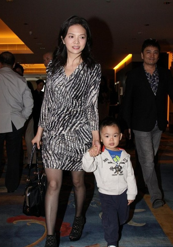 文清：辞掉女主播后沦为18线，嫁名医被宠成宝，生下儿子人生圆满