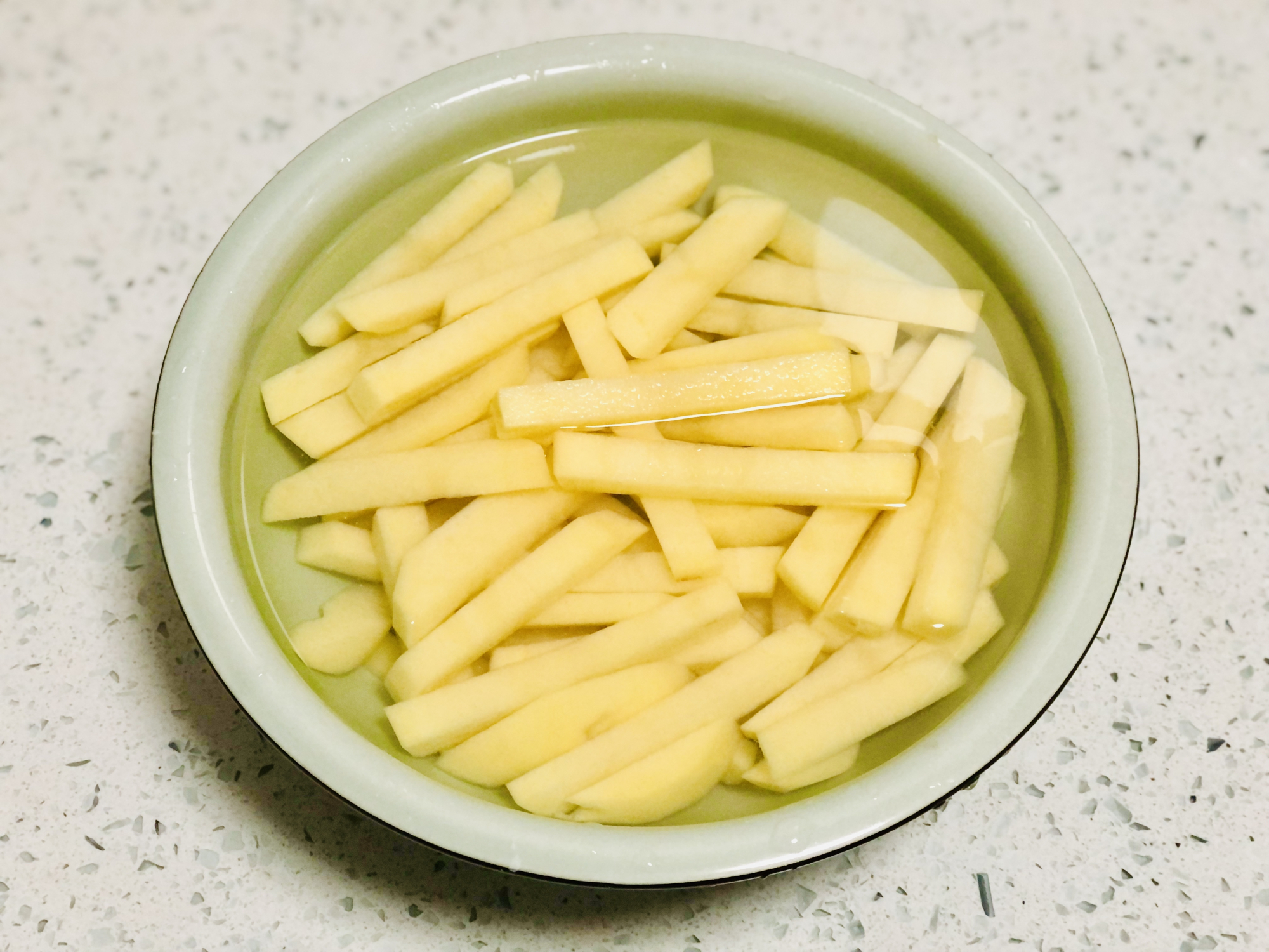 快餐店畅销的炸薯条，自己在家就能做，成本不到3元，孩子吃嗨了