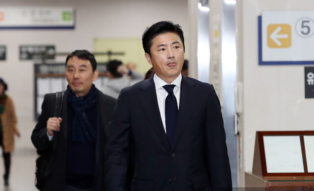郑维罗：靠一只狗将总统送进牢房，让亲妈入狱18年，自己反而无罪