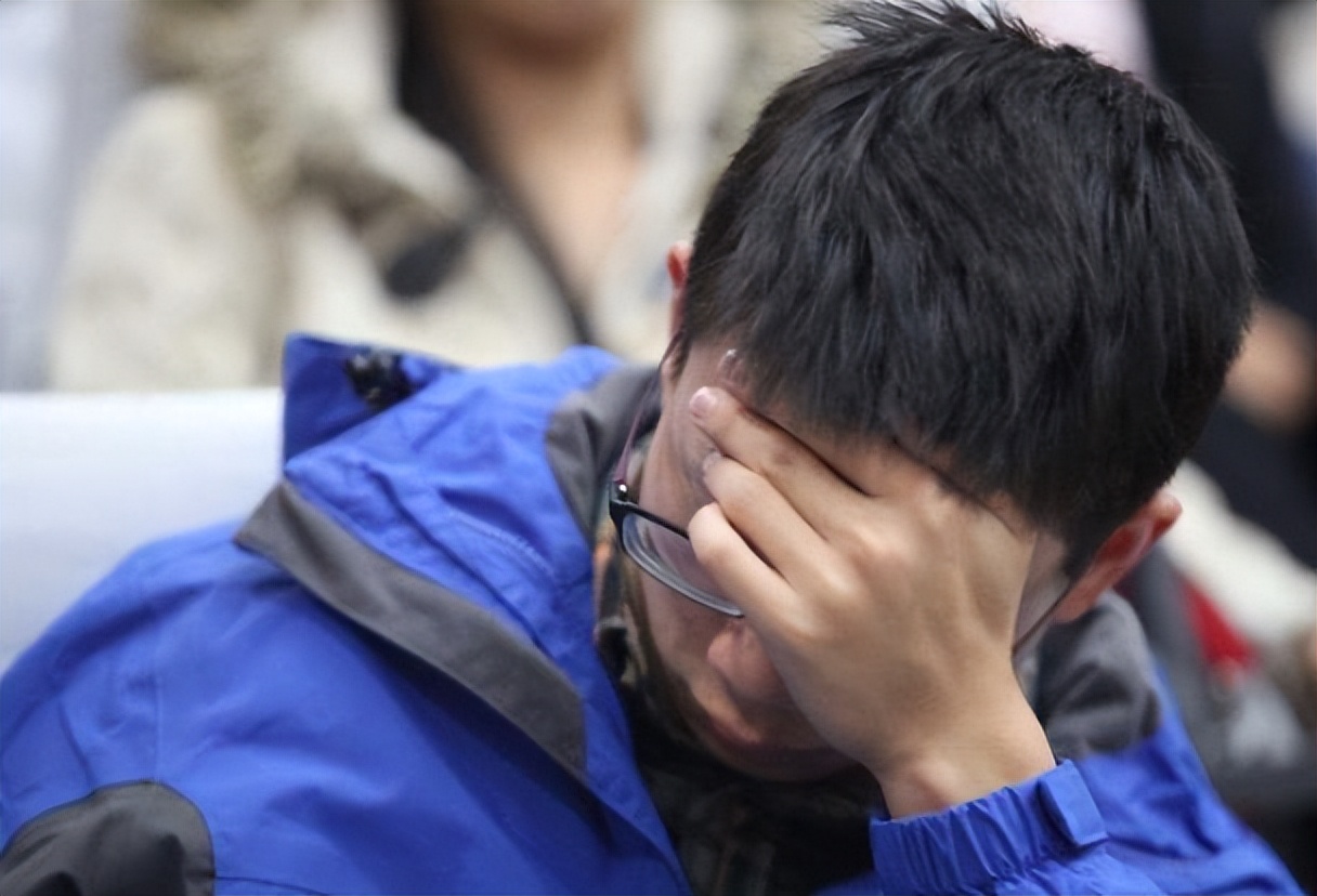 研究生公开“学费清单”，看到真实金额后，农村家长红了眼眶