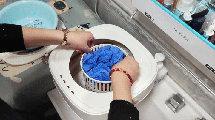 解决贴身衣物分开洗的烦恼，我选择它：大宇折叠洗衣机