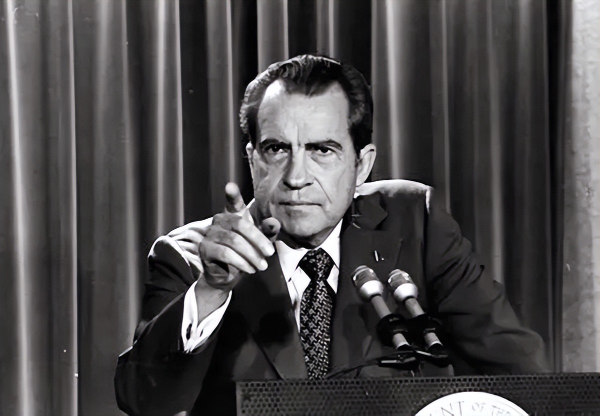 我党领导人都是如何评价蒋介石的？周总理评语中肯，毛主席最精辟