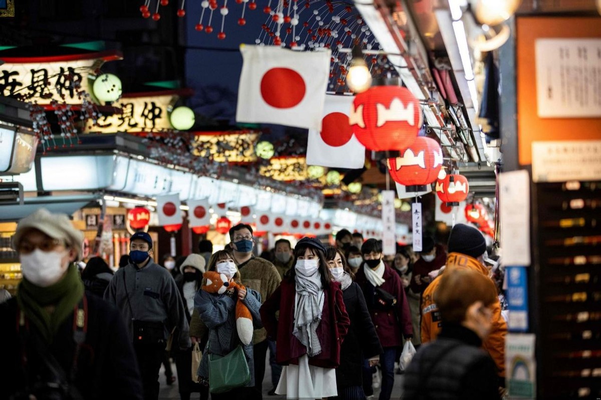 美国日本(盟友实则是主仆关系，美国如何控制整个日本？揭秘美日百年恩怨)