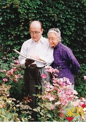 1933年，张允和与周有光在上海八仙桥举行婚礼的时候，保姆悄悄拿了两人的八字