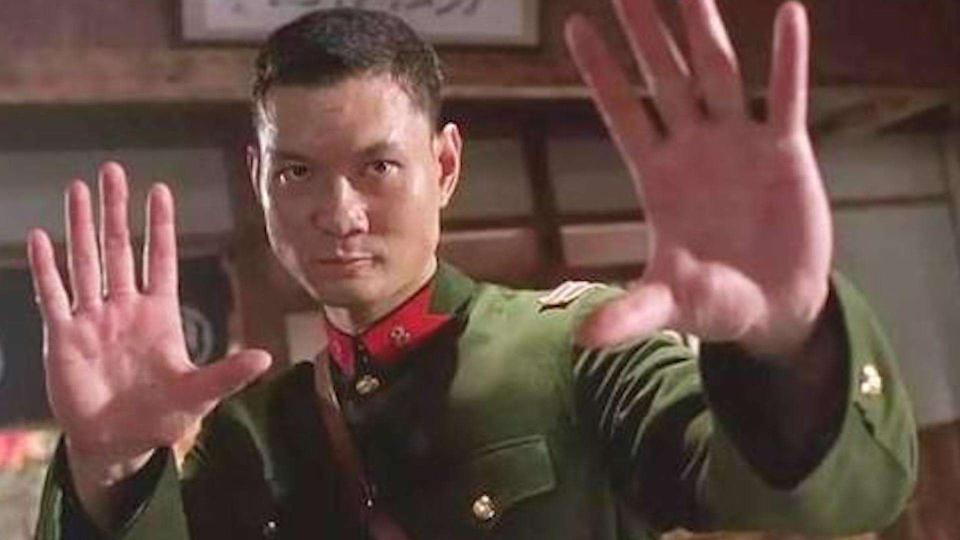 为什么说成龙是花拳绣腿，而李小龙是真功夫，结合影视资料告诉你