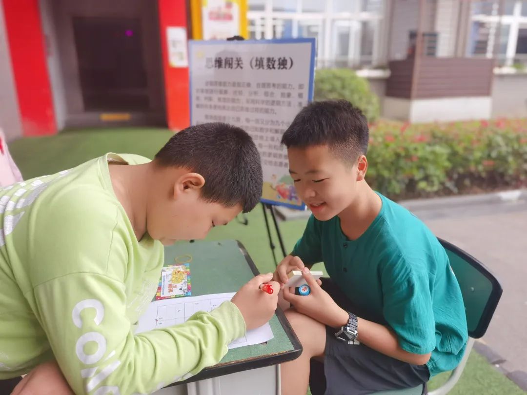 西航港小学举办“悦纳自我，让心灵充满阳光”5.25心理健康节活动