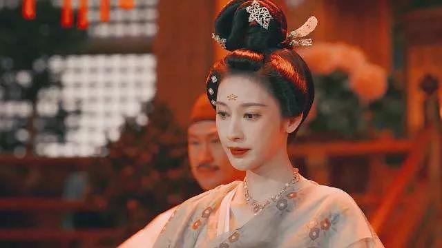 故事：陛下对臣妾真是情深义重啊，前脚进冷宫，后脚就抬臣妾妹妹