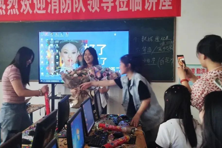 教学动态｜我们2022年上AI结课啦！祝愿大家：未来，前程似锦