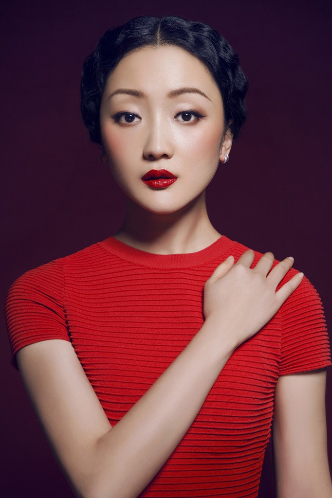 张瑶日常穿搭洋气减龄 影迷们看过她哪些作品评论关注转发分享收藏