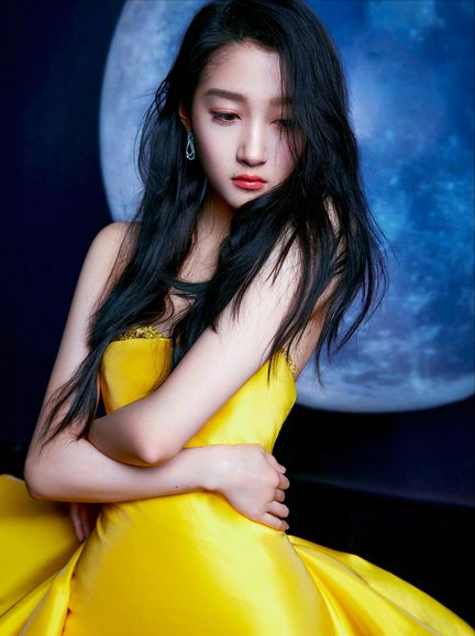 很奇怪晓彤不管什么类照片，看到她始终感觉还是“国民闺女”