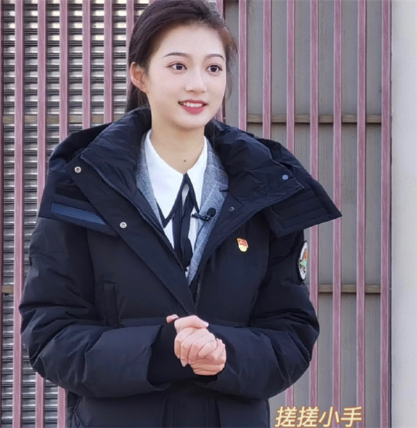 中传“校花”冯琳保研复旦，回应入职地方台传闻：选择继续读书