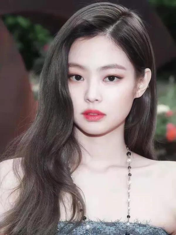 别再留“黄头发”了！2021年流行发色，绝绝子！显白又洋气