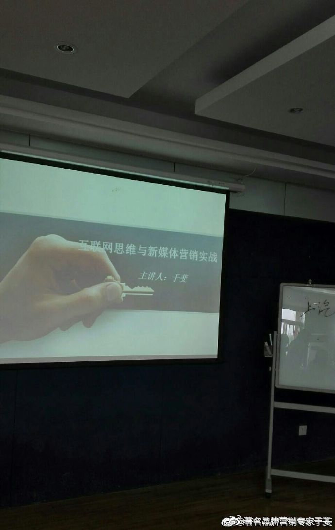 于斐老师谈：面对降薪裁员，如何打造你的职场“护城河”？