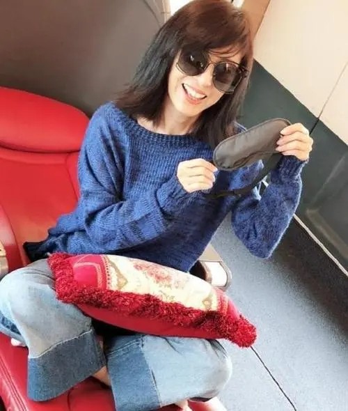 米雪：只恋爱不结婚，男友离世后带相片一起旅行，67岁单身也快乐