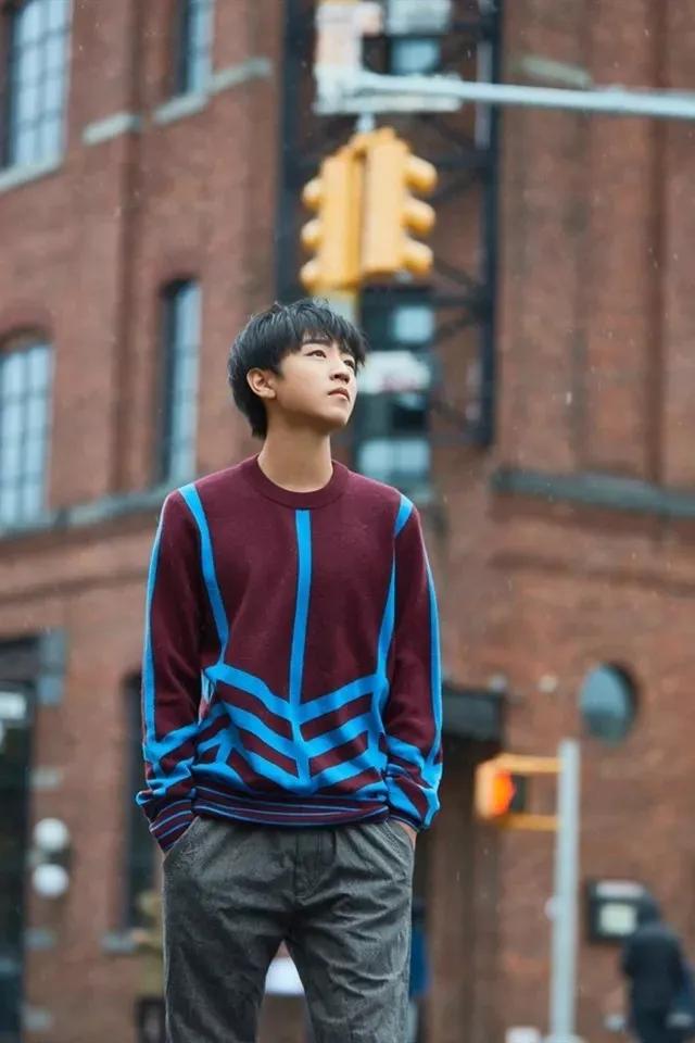 王俊凯易烊千玺王源高清壁纸，哪张壁纸最好看呢