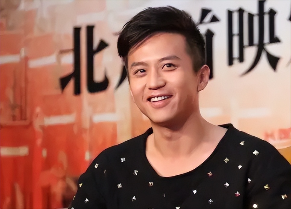 5位明星借钱难堪的明星，王宝强比较惨，大衣哥被借出去100多万