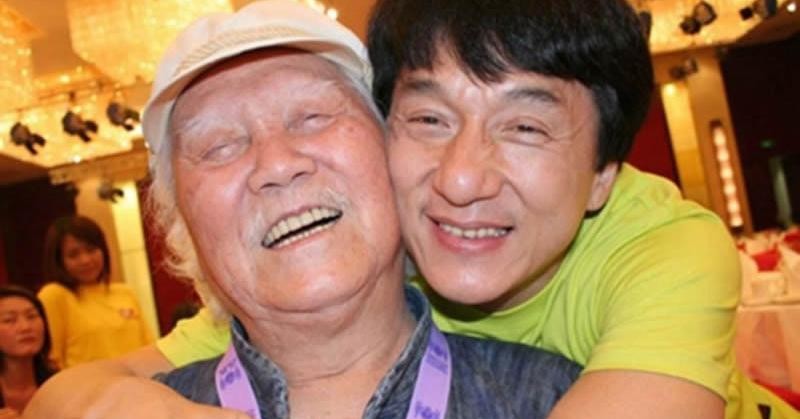 2007年成龙和亲哥安徽相认，对方一贫如洗，他有没有帮帮哥哥们