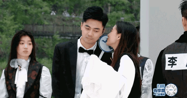 综艺《奔跑吧》最新一期来啦！有精彩的撕名牌大战哦