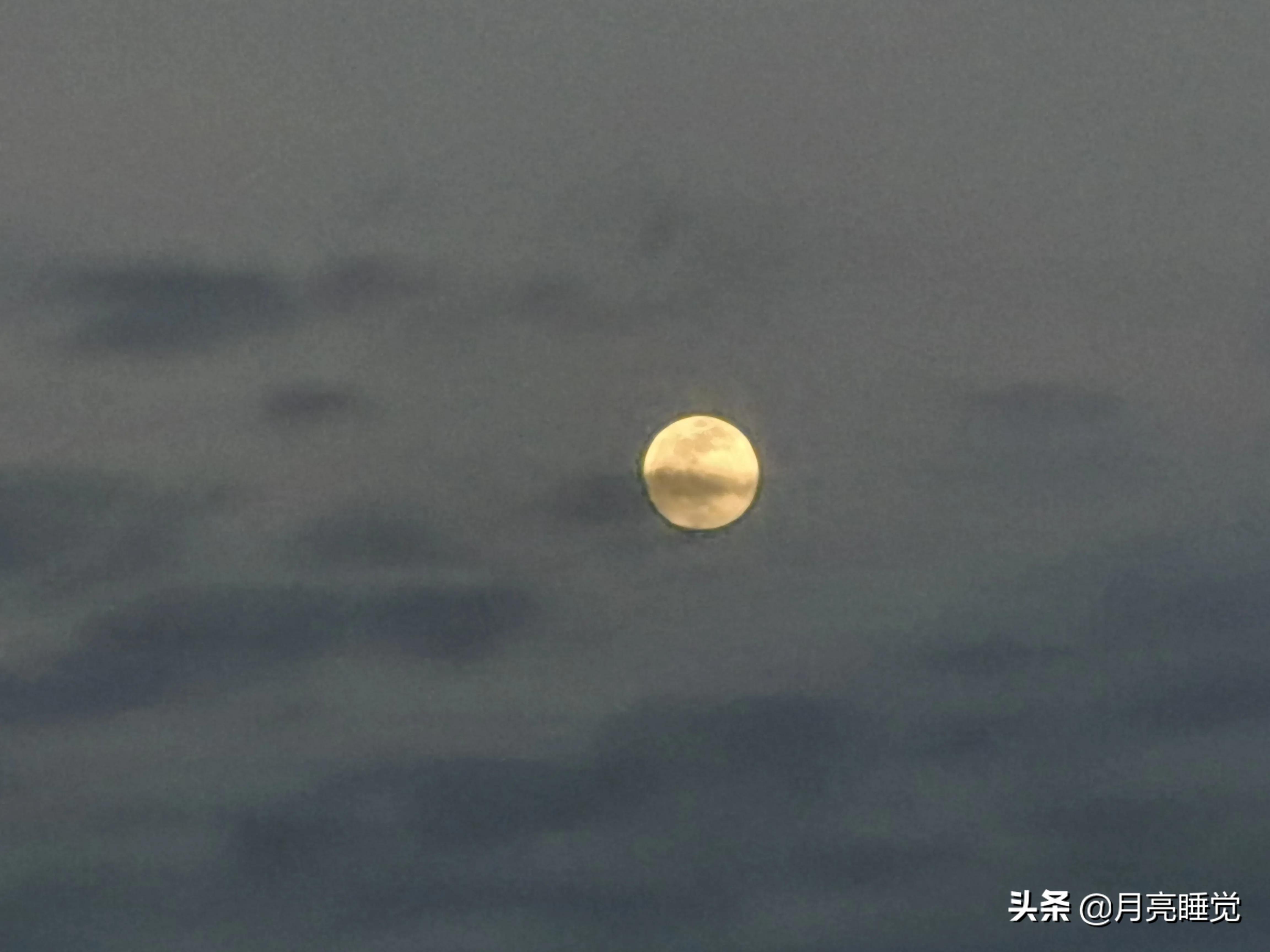 月亮浪漫文案短句