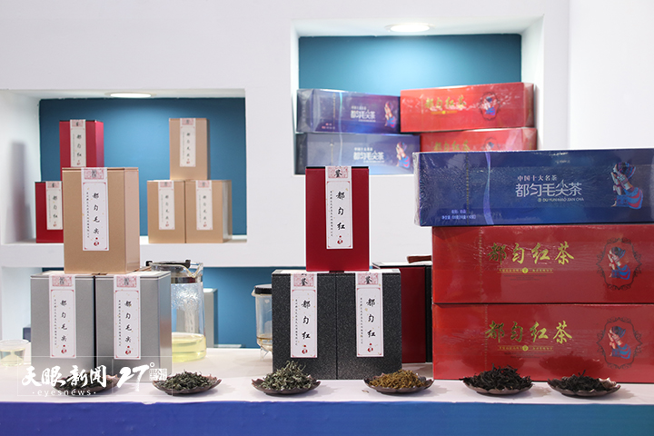 聚焦文旅博览会 | 蜡染、黔茶、刺梨汁……“贵州特产”魅力无限