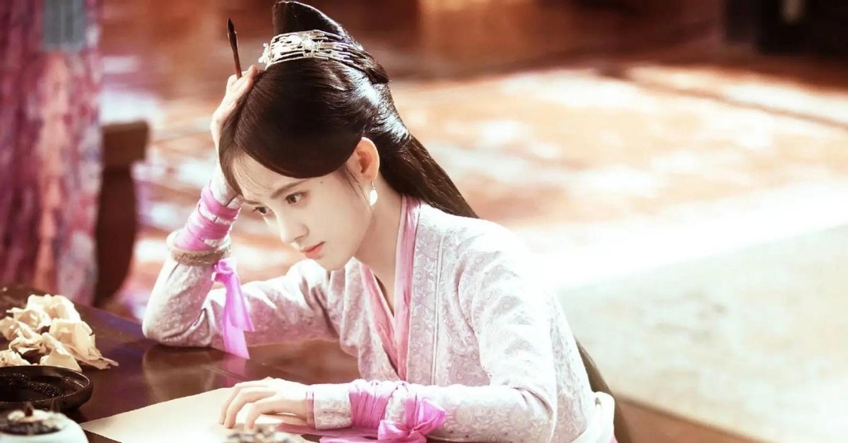 同样是“红衣造型”，杨幂娇俏像少女，赵丽颖霸气十足