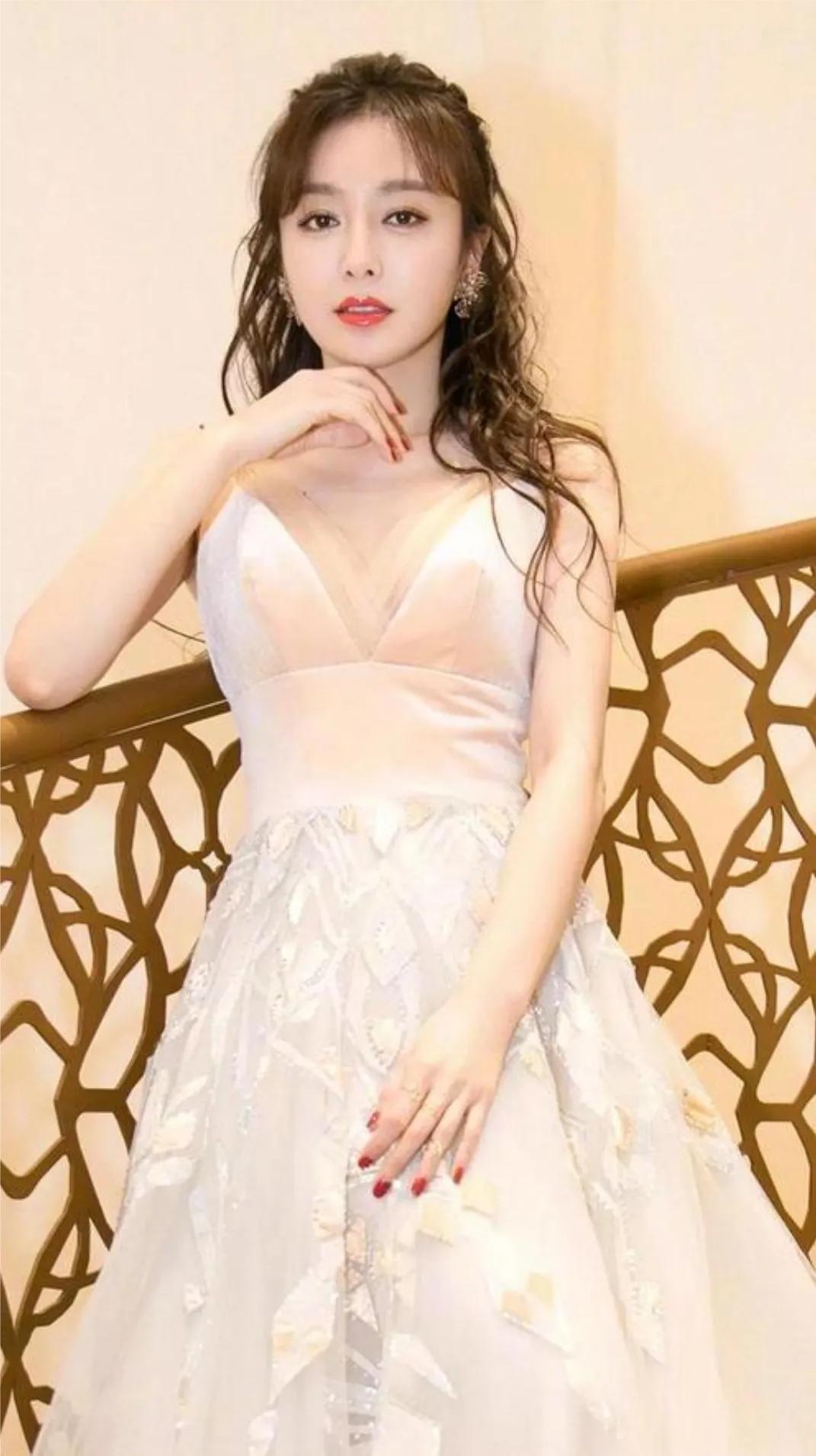 秦岚高清壁纸，展现精致容颜令人心动