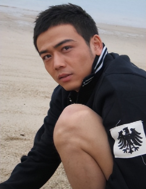 杨烁：从红极一时到被万人嘲讽，成也“小包总”，败也“小包总”