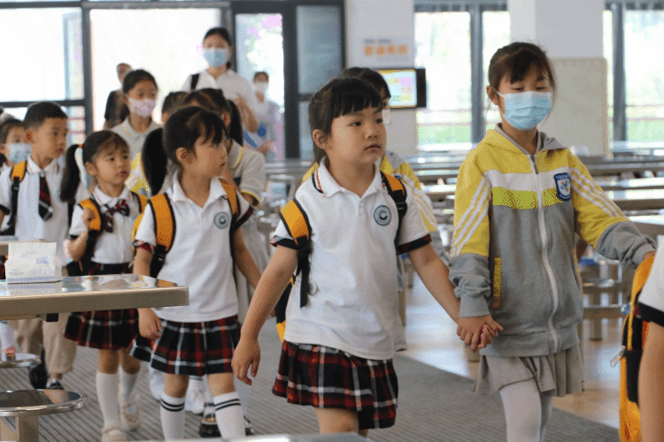 实验小学外国语学校与机关幼儿园携手开展幼小衔接交流体验活动